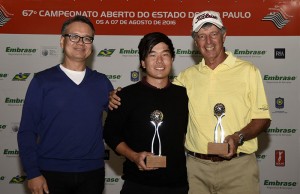 Roberto Gomez e Pedro Nagayama com Myung Kyu Kim 800