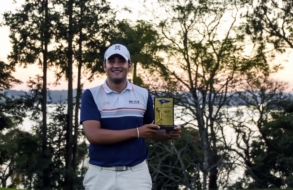 Negrino com torfeu CCSP md